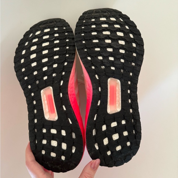 Women’s Adidas Ultraboost shoes size 7 - Picture 5 of 7